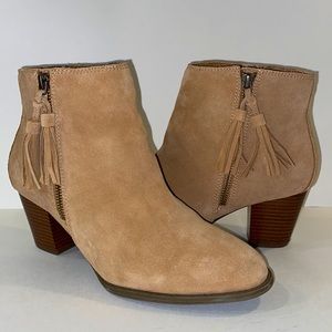 •Vionic Ankle Suede Booties